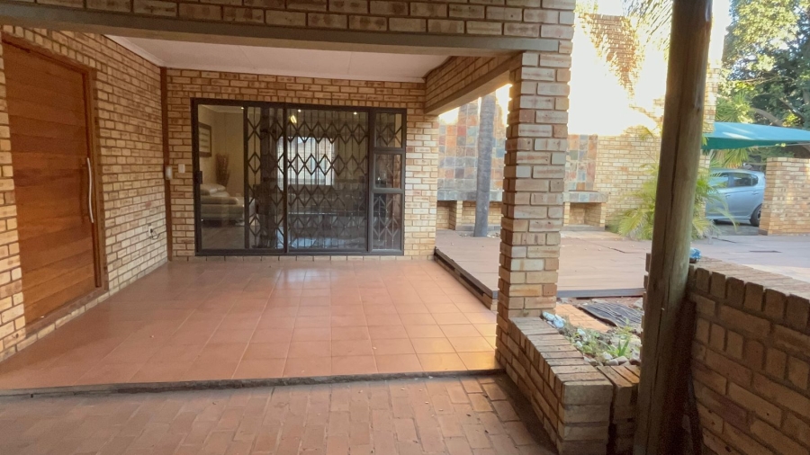 3 Bedroom Property for Sale in Safari Gardens North West